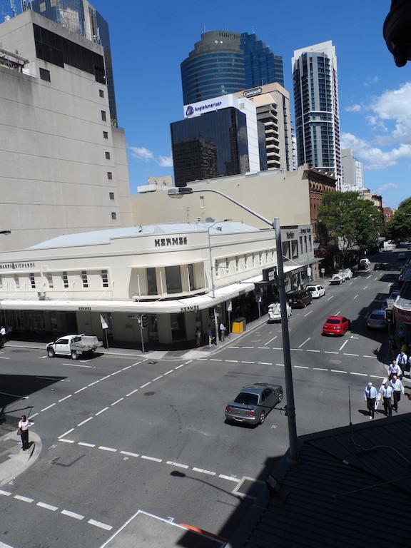 A Pousada Base Brisbane Embassy Exterior foto