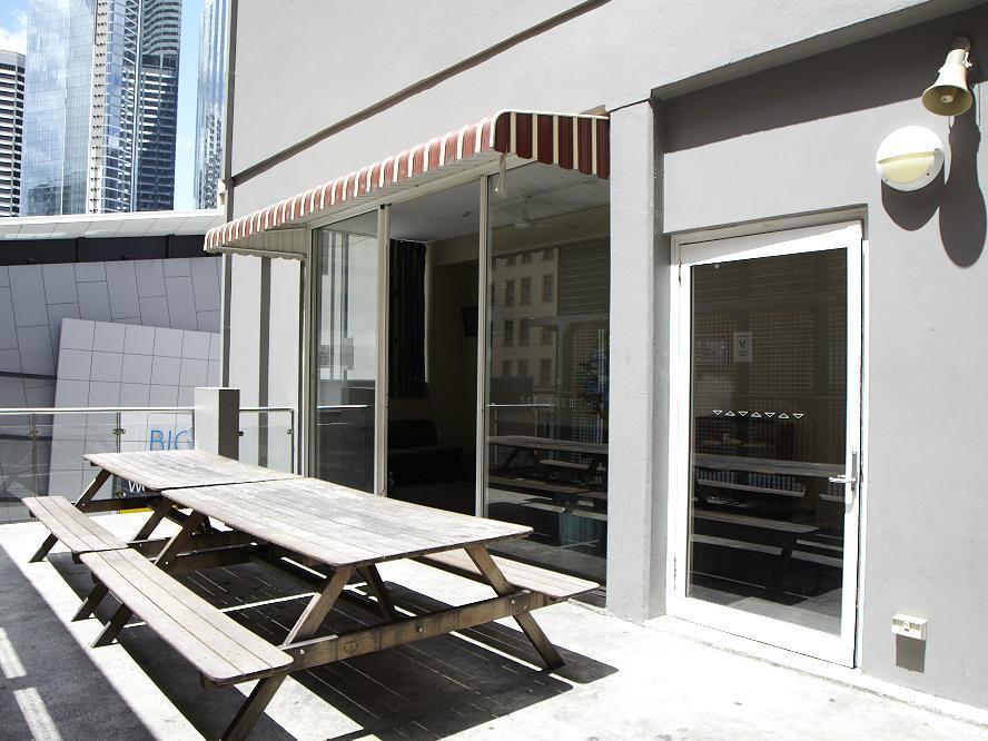 A Pousada Base Brisbane Embassy Exterior foto