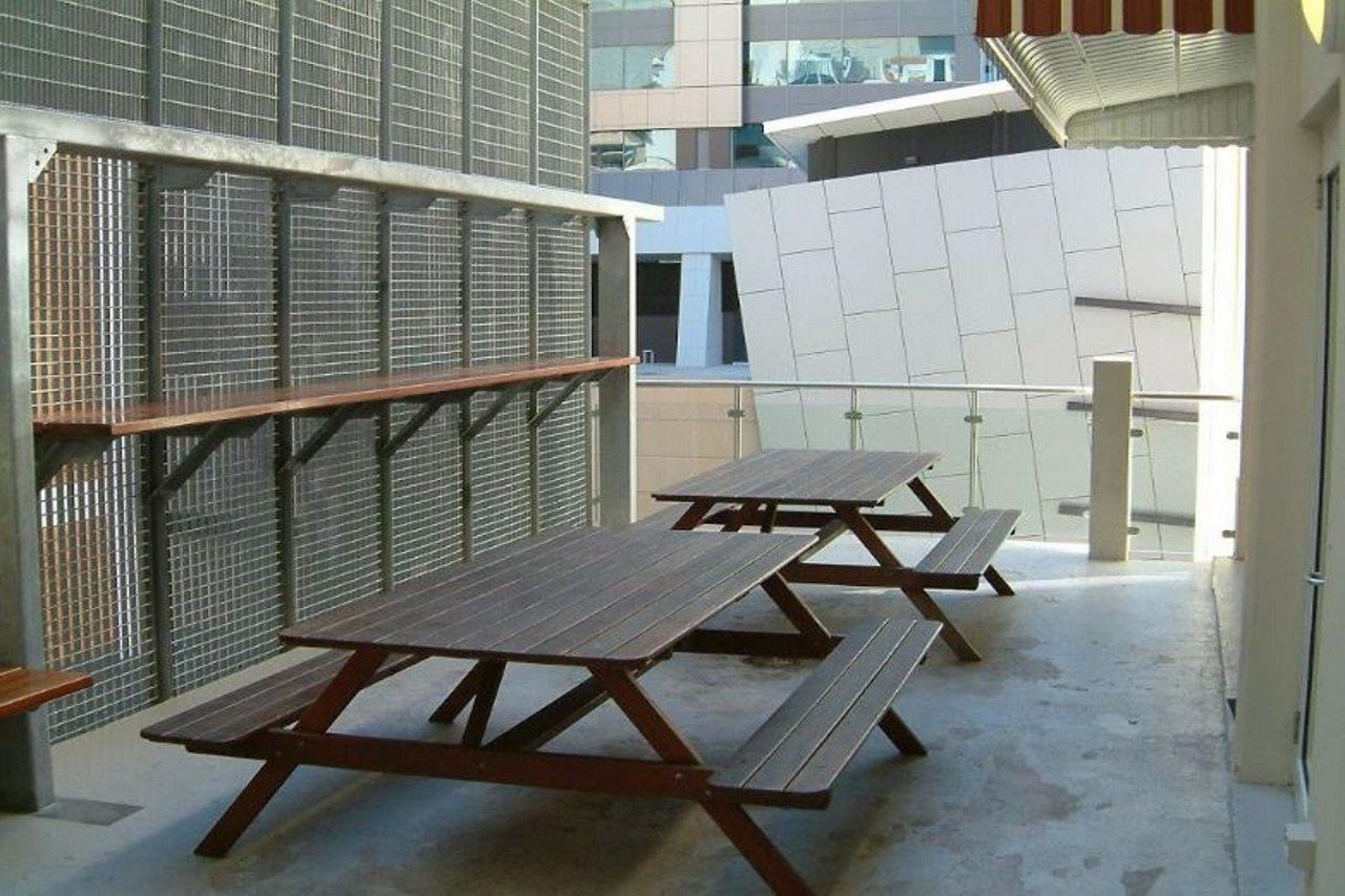 A Pousada Base Brisbane Embassy Exterior foto
