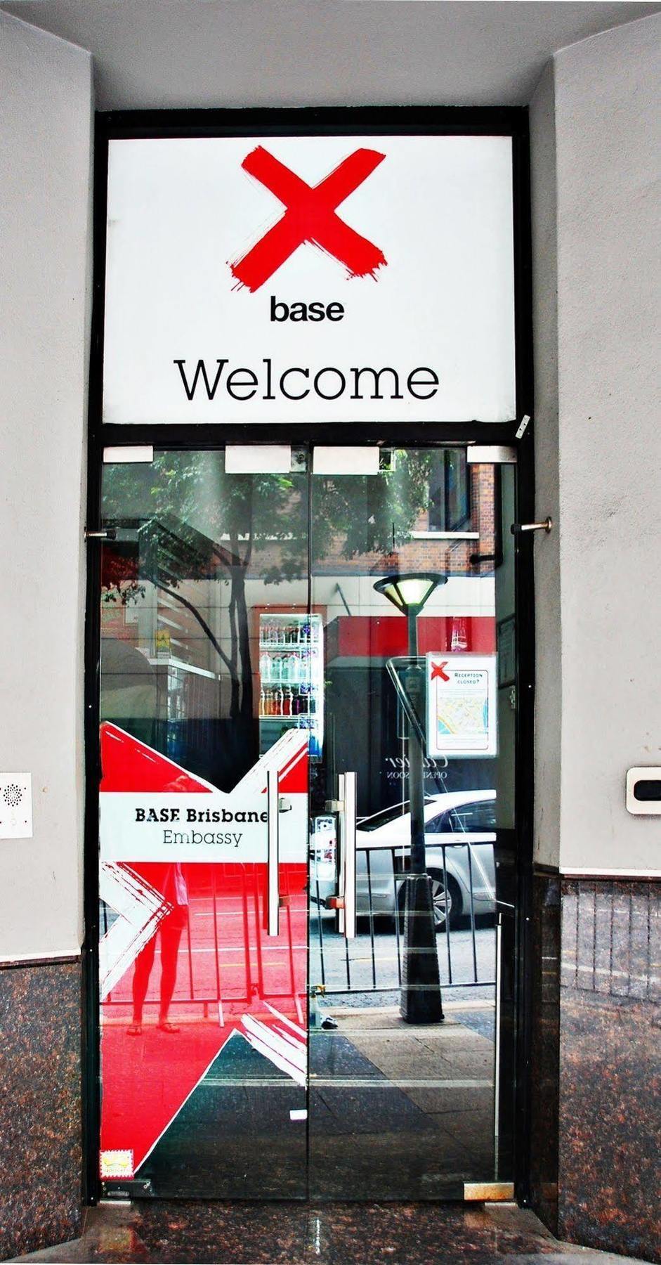 A Pousada Base Brisbane Embassy Exterior foto